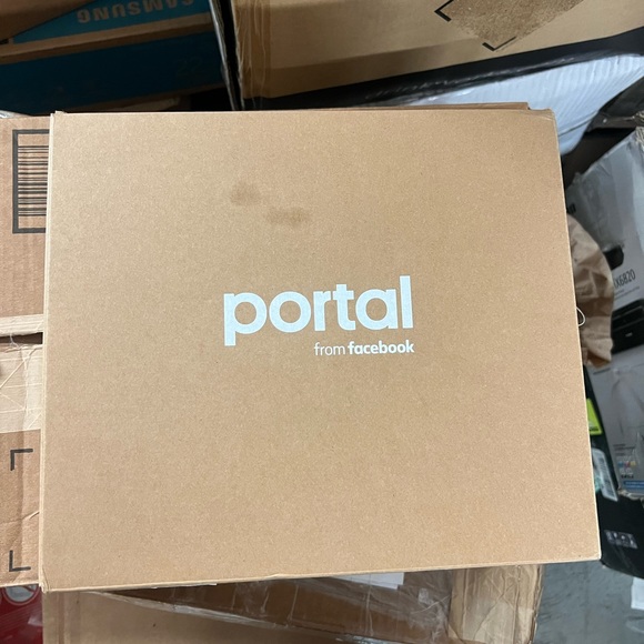 NEW Portal from Facebook [Gen 1]. Smart, Hands-Free Video Calling with Alexa - Picture 2 of 5
